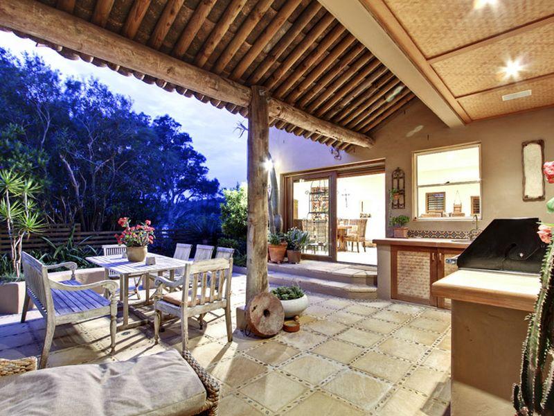 Mediterranean home entrance design