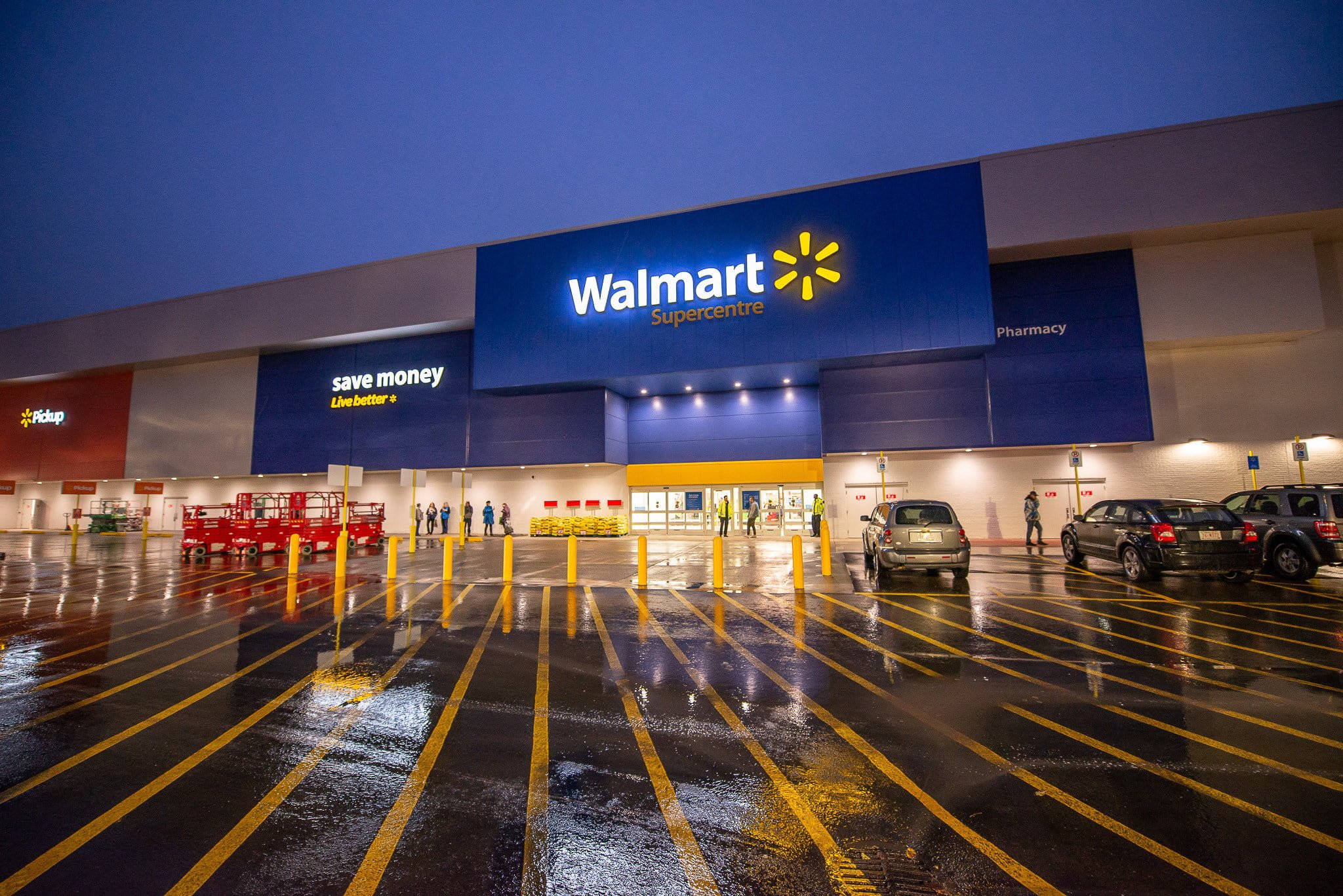 Walmart Opens Supercentre at Edmonton's Kingsway Mall, Shuts Location